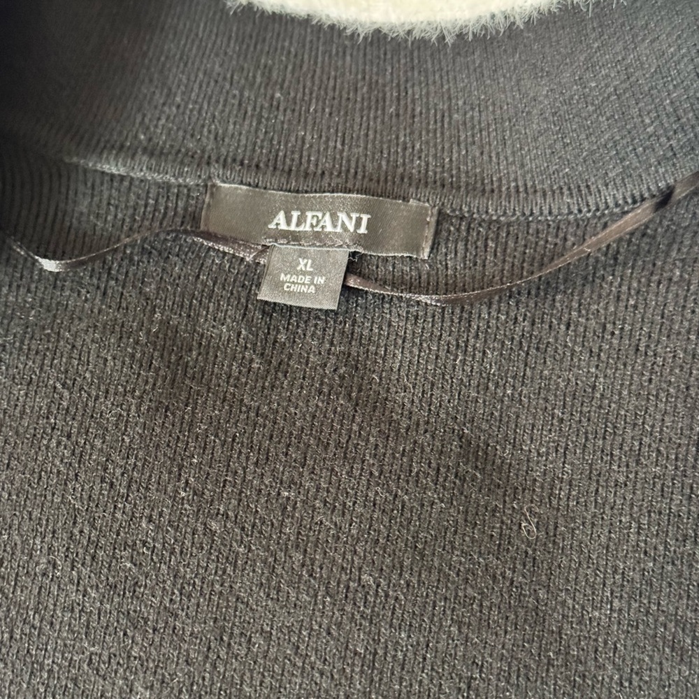 Cardigan - Picture 5 of 8
